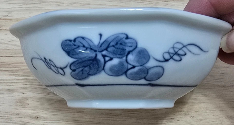 Vintage Japanese Porcelain Rice Noodle Bowl Blue White Floral